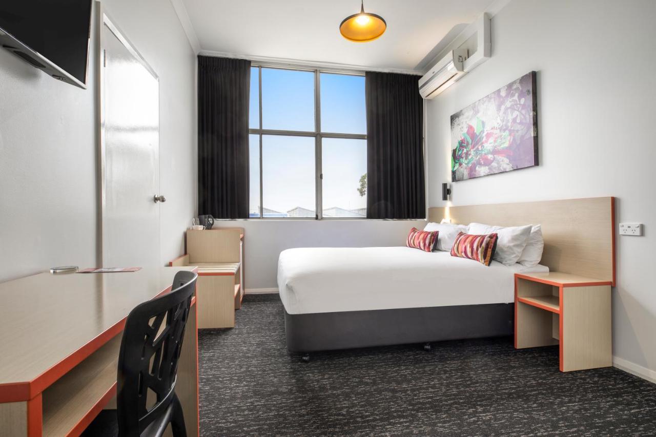 Nightcap At Ashley Hotel Braybrook Екстериор снимка